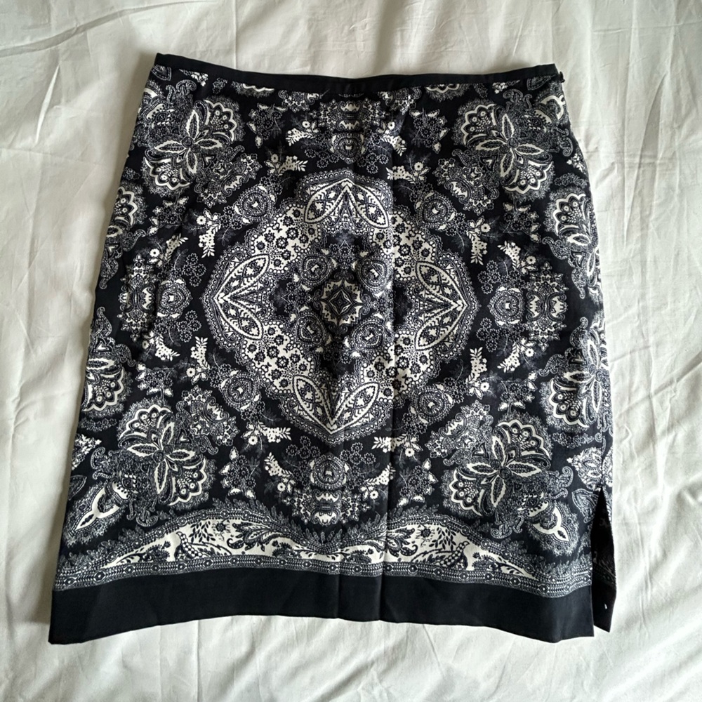 LOFT Black and White Paisley Pencil Skirt